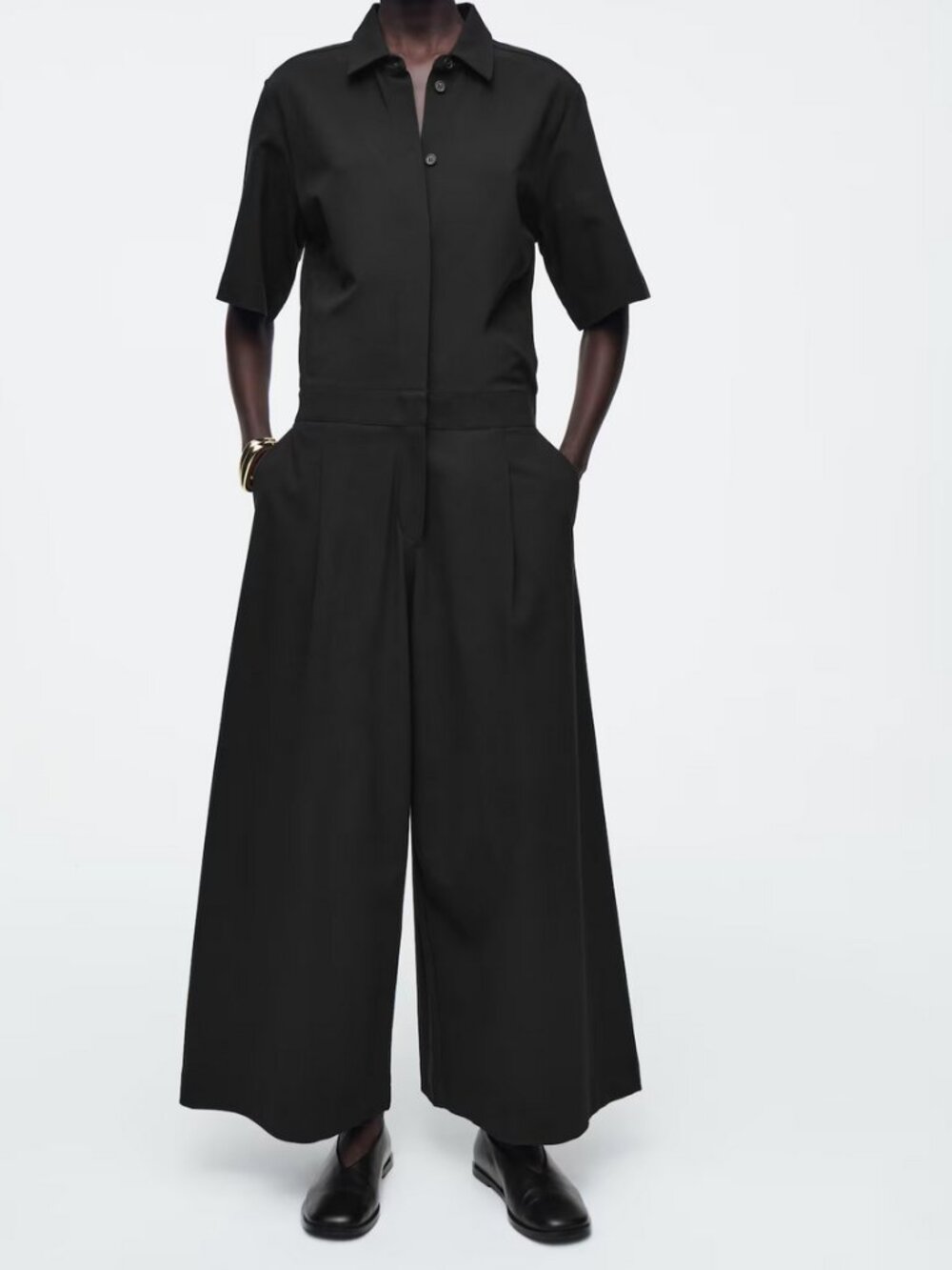SHORT-SLEEVE JUMPSUIT